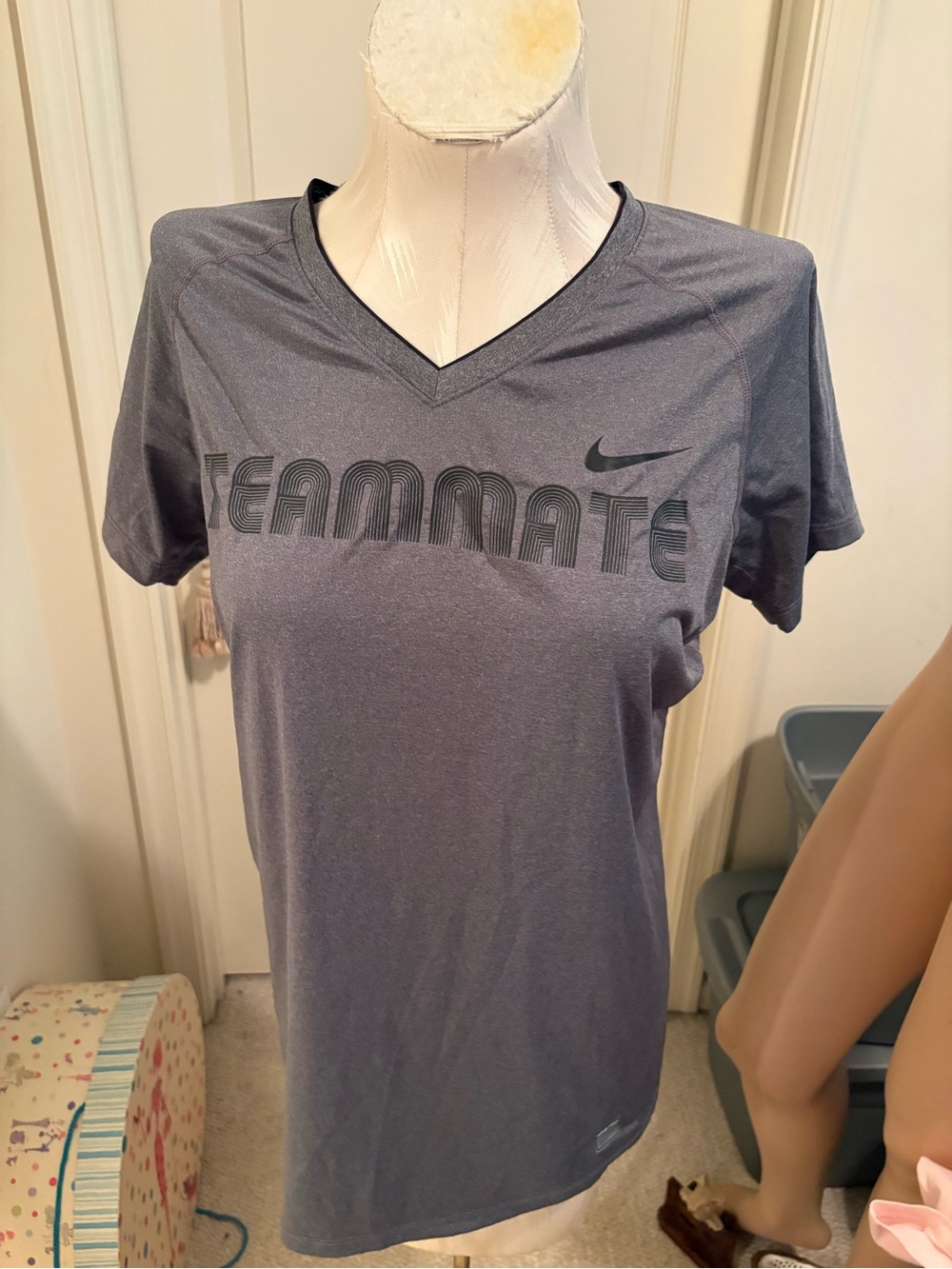 Nike Women's Gray 'Teammate' V-Neck Athletic Tee L (12-14)